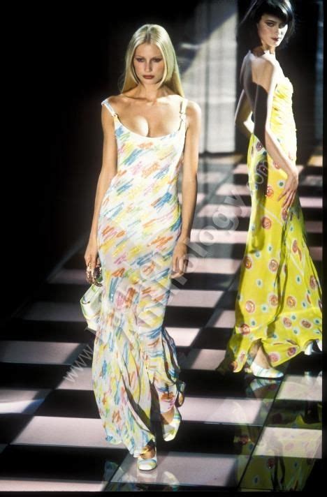 modelle sprin summer gianni versace 1996 you tube|GIANNI VERSACE Spring Summer 1996 Milan .